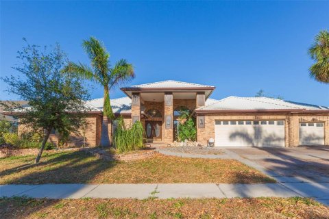 House in Apollo Beach, Florida 4 bedrooms, 276.29 sq.m. № 1564690 - photo 1