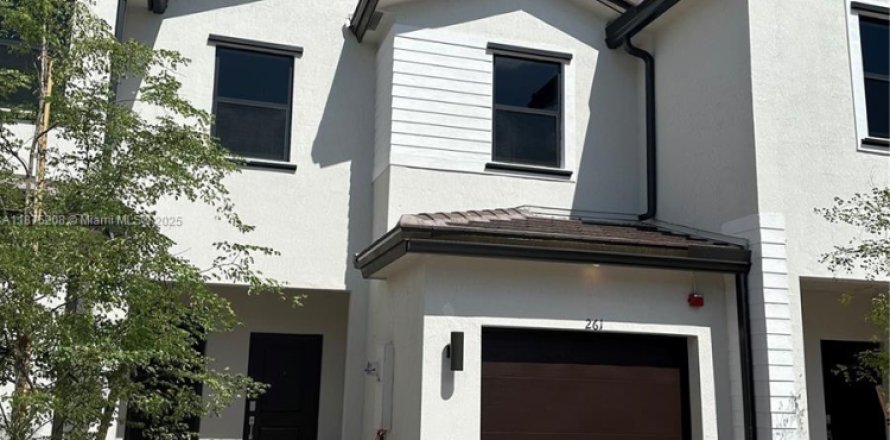 Townhouse in Pembroke Pines, Florida 3 bedrooms, 140 sq.m. № 1926320