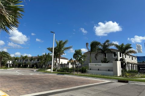Townhouse in Pembroke Pines, Florida 3 bedrooms, 140 sq.m. № 1926320 - photo 17