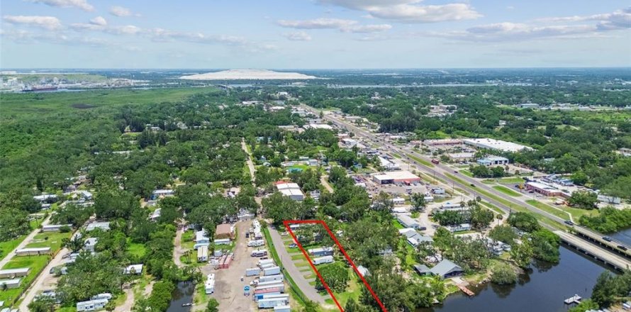 Terreno en Gibsonton, Florida № 1824539
