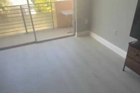 Copropriété à louer à North Miami, Floride: 3 pièces, 65.96 m2 № 2083594 - photo 14