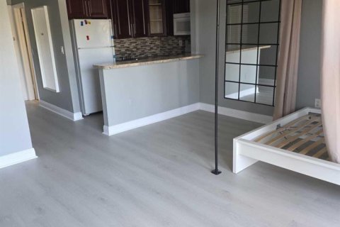 Copropriété à louer à North Miami, Floride: 3 pièces, 65.96 m2 № 2083594 - photo 18