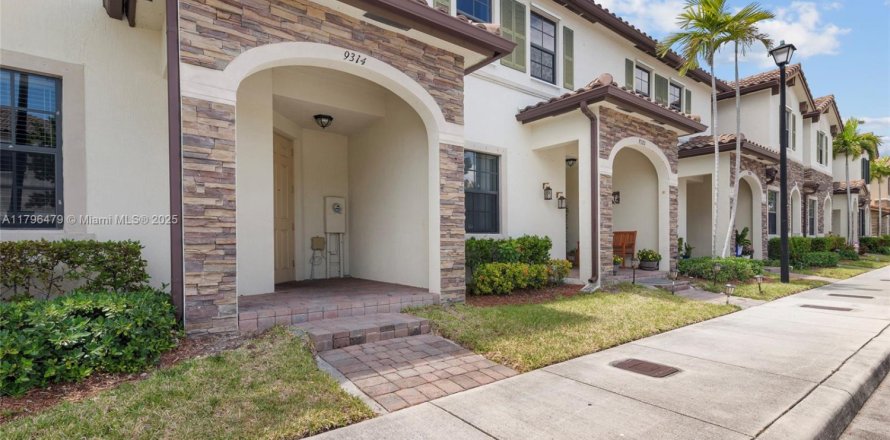 Touwnhouse à Hialeah, Floride 3 chambres, 154.96 m2 № 1709255