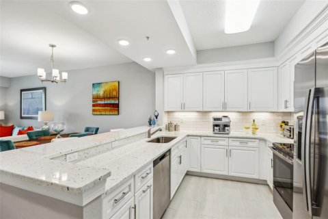 Condo in New Smyrna Beach, Florida, 3 bedrooms  № 2388156 - photo 9