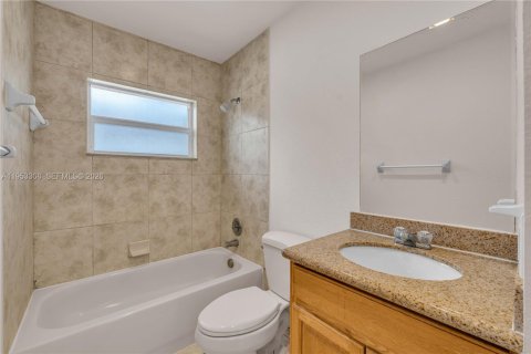 Condominio en venta en Lauderhill, Florida, 3 dormitorios, 125.42 m2 № 2030251 - foto 9