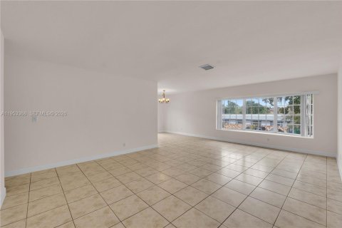 Condominio en venta en Lauderhill, Florida, 3 dormitorios, 125.42 m2 № 2030251 - foto 2