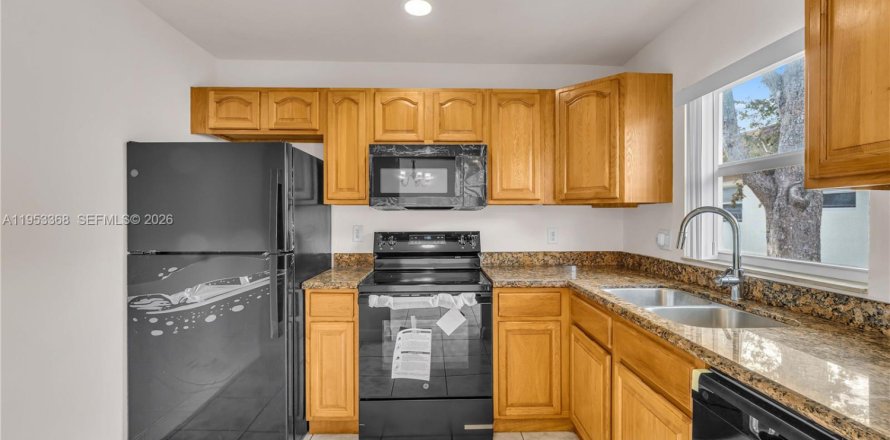 Condominio en Lauderhill, Florida, 3 dormitorios  № 2030251
