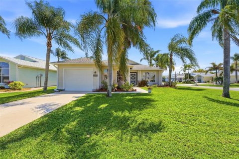 House in St. Lucie, Florida 2 bedrooms, 121.24 sq.m. № 2233269 - photo 2