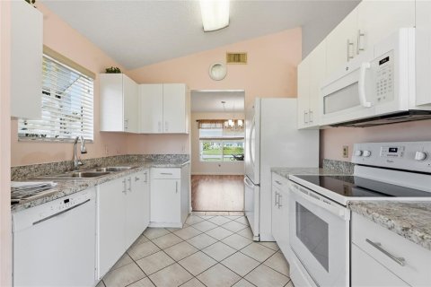 House in St. Lucie, Florida 2 bedrooms, 121.24 sq.m. № 2233269 - photo 9