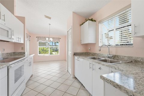 House in St. Lucie, Florida 2 bedrooms, 121.24 sq.m. № 2233269 - photo 10