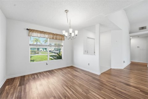 House in St. Lucie, Florida 2 bedrooms, 121.24 sq.m. № 2233269 - photo 13