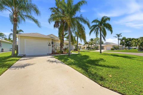 House in St. Lucie, Florida 2 bedrooms, 121.24 sq.m. № 2233269 - photo 4