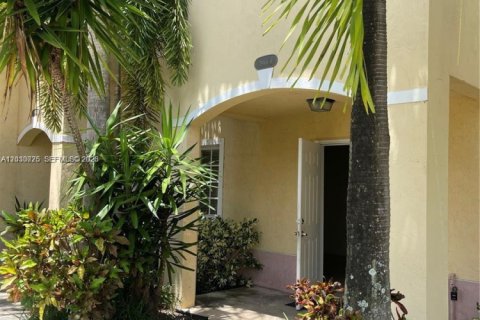 Condominio en venta en North Miami Beach, Florida, 3 dormitorios, 104.89 m2 № 2078033 - foto 2
