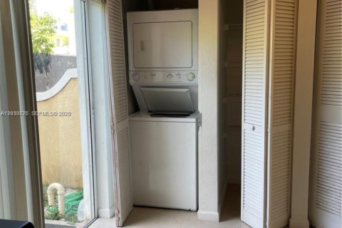 Condominio en venta en North Miami Beach, Florida, 3 dormitorios, 104.89 m2 № 2078033 - foto 10