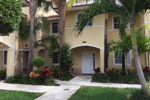 Condominio en North Miami Beach, Florida, 3 dormitorios  № 2078033