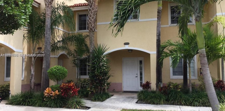 Condominio en North Miami Beach, Florida, 3 dormitorios  № 2078033