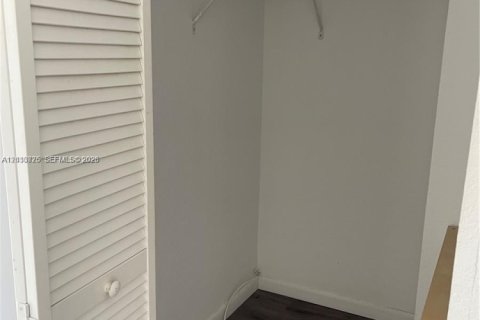 Condominio en venta en North Miami Beach, Florida, 3 dormitorios, 104.89 m2 № 2078033 - foto 17