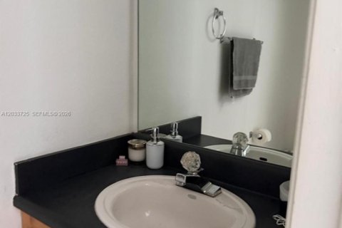 Condominio en venta en North Miami Beach, Florida, 3 dormitorios, 104.89 m2 № 2078033 - foto 18