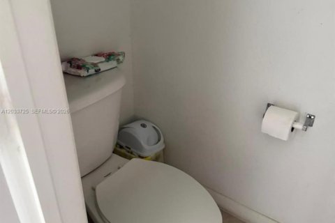 Condominio en venta en North Miami Beach, Florida, 3 dormitorios, 104.89 m2 № 2078033 - foto 19