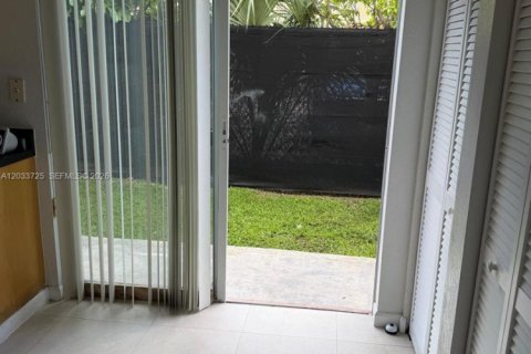 Condominio en venta en North Miami Beach, Florida, 3 dormitorios, 104.89 m2 № 2078033 - foto 11