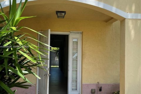 Condominio en venta en North Miami Beach, Florida, 3 dormitorios, 104.89 m2 № 2078033 - foto 3