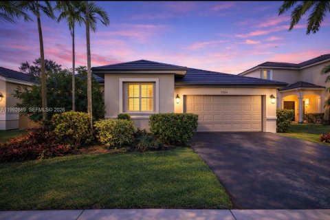 Casa en Weston, Florida 4 dormitorios, 172.71 m2 № 2055934