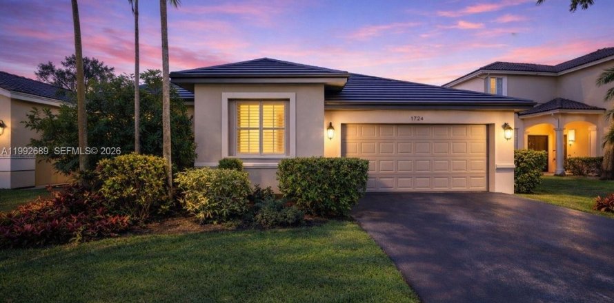 House in Weston, Florida 4 bedrooms, 172.71 sq.m. № 2055934