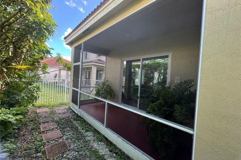 House in Weston, Florida 4 bedrooms, 172.71 sq.m. № 2055934 - photo 23