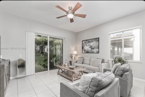 House in Weston, Florida 4 bedrooms, 172.71 sq.m. № 2055934 - photo 13