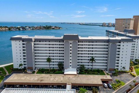 Condo in Saint Petersburg, Florida, 2 bedrooms  № 2360636