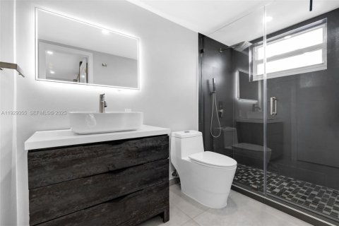 Adosado en venta en Miami, Florida, 2 dormitorios, 117.61 m2 № 1989667 - foto 20
