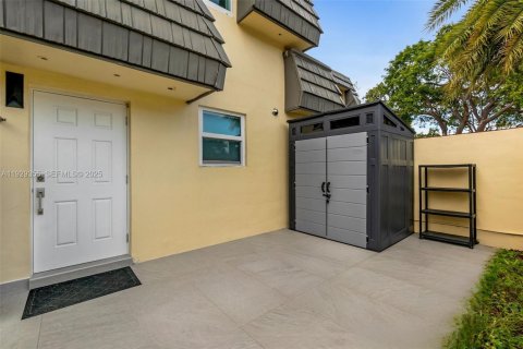 Adosado en venta en Miami, Florida, 2 dormitorios, 117.61 m2 № 1989667 - foto 2