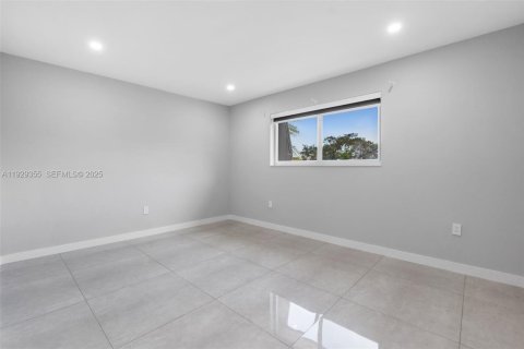 Adosado en venta en Miami, Florida, 2 dormitorios, 117.61 m2 № 1989667 - foto 21