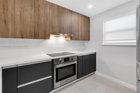 Adosado en venta en Miami, Florida, 2 dormitorios, 117.61 m2 № 1989667 - foto 9