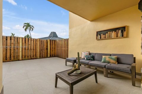 Adosado en venta en Miami, Florida, 2 dormitorios, 117.61 m2 № 1989667 - foto 24