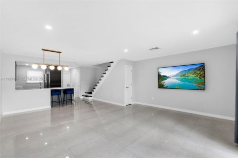 Adosado en venta en Miami, Florida, 2 dormitorios, 117.61 m2 № 1989667 - foto 6