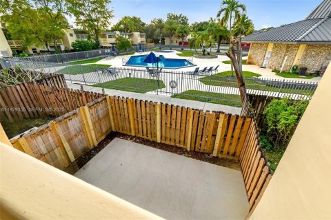 Adosado en venta en Miami, Florida, 2 dormitorios, 117.61 m2 № 1989667 - foto 17