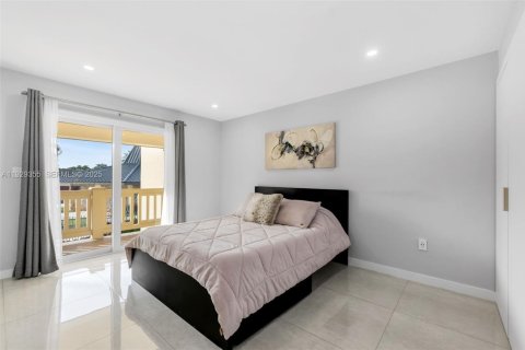 Adosado en venta en Miami, Florida, 2 dormitorios, 117.61 m2 № 1989667 - foto 14