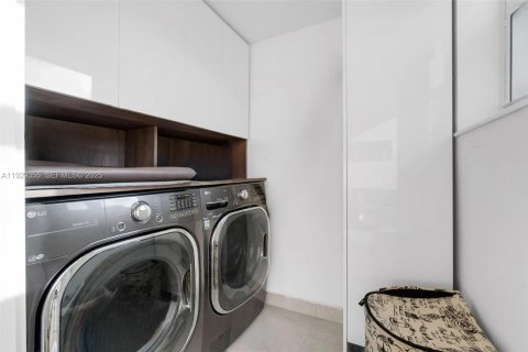 Adosado en venta en Miami, Florida, 2 dormitorios, 117.61 m2 № 1989667 - foto 23