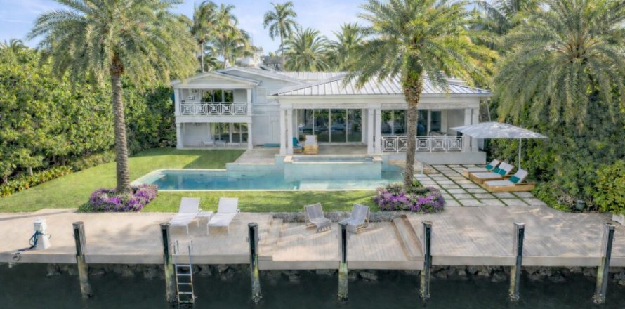 House in Fort Lauderdale, Florida 4 bedrooms, 329.25 sq.m. № 2147357