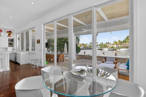 House in Fort Lauderdale, Florida 4 bedrooms, 329.25 sq.m. № 2147357 - photo 9