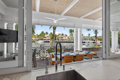House in Fort Lauderdale, Florida 4 bedrooms, 329.25 sq.m. № 2147357 - photo 11