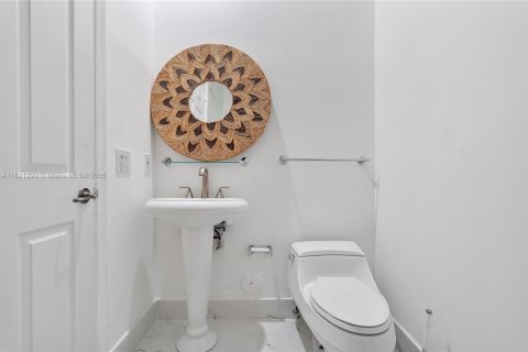 Adosado en venta en Hollywood, Florida, 3 dormitorios, 219.81 m2 № 2017224 - foto 17