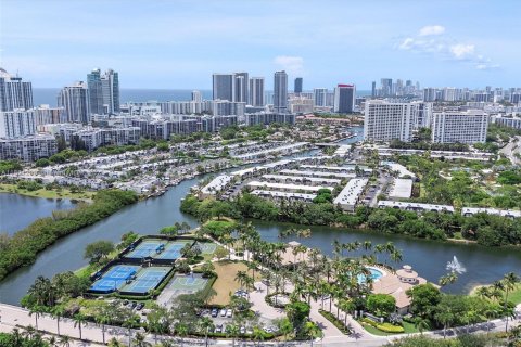 Adosado en venta en Hollywood, Florida, 3 dormitorios, 219.81 m2 № 2017224 - foto 3