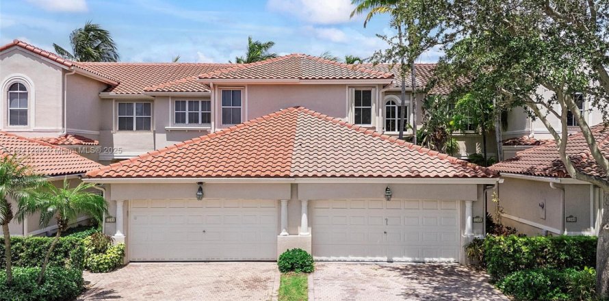 Adosado en Hollywood, Florida 3 dormitorios, 219.81 m2 № 2017224