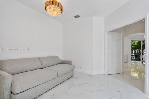 Adosado en venta en Hollywood, Florida, 3 dormitorios, 219.81 m2 № 2017224 - foto 23