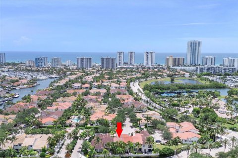 Adosado en venta en Hollywood, Florida, 3 dormitorios, 219.81 m2 № 2017224 - foto 2