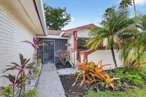 Villa ou maison à louer à Boynton Beach, Floride: 4 chambres, 131.83 m2 № 2262161 - photo 4