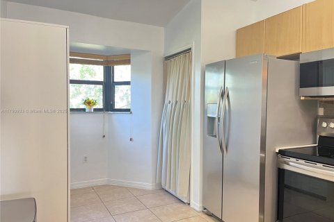 Condo in Cutler Bay, Florida, 2 bedrooms  № 1940261 - photo 13