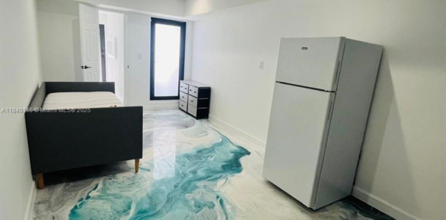 Immobilier commercial à Hialeah, Floride 1 chambre, 196.86 m2 № 1836643